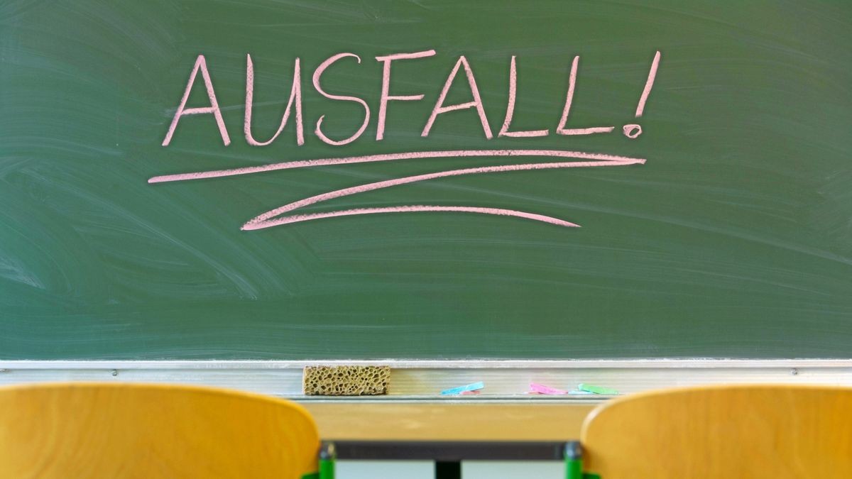 Wenn zu viel Unterricht an Gymnasien ausfalle, sieht der Thüringer Philologenverband die Anerkennung des Abiturs im Freistaat in Gefahr.