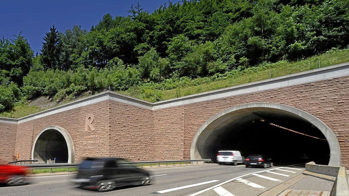 Mehr als 80 km/h sind auch im Rennsteigtunnel nicht erlaubt. Mit fast acht Kilometern ist er der längste deutsche Straßentunnel.