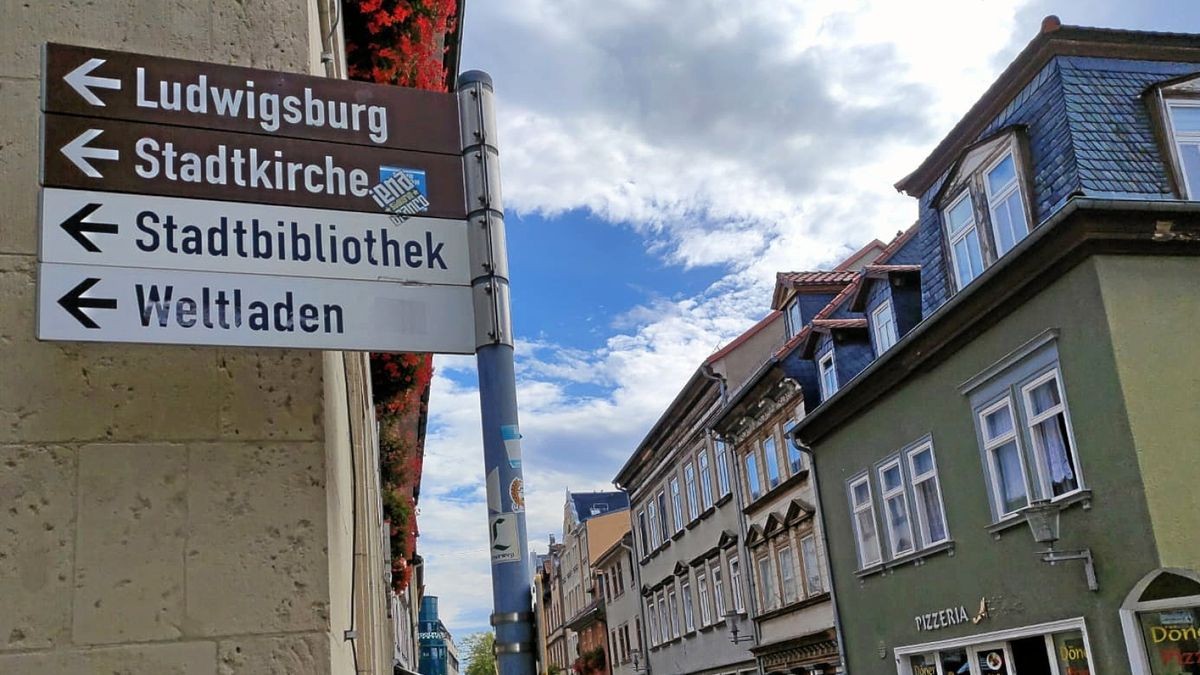Hinweisschilder für die Arnstädter Bibliothek