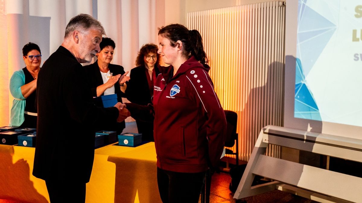 Bei der Ehrenamtsgala im Polizeipräsidium Nordhausen wurden 40 Personen für ihr ehrenamtliches Engagement vom Kreissportbund Nordhausen ausgezeichnet. Es war die erste Gala in dieser Form.