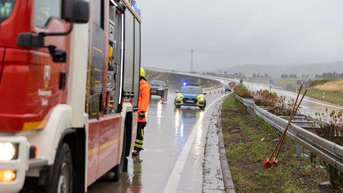 Zwischenzeitlich war die Autobahn halbseitig gesperrt.