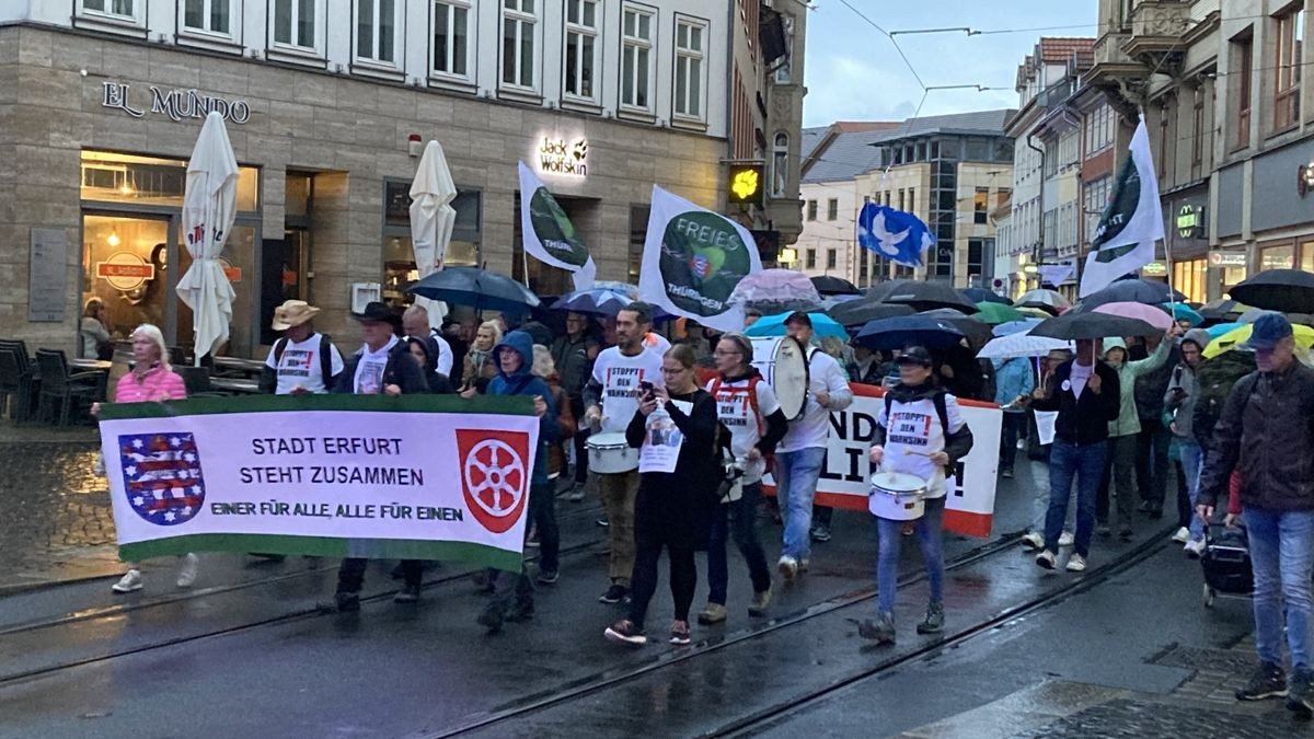 In Erfurt demonstrierten am Montagabend knapp 800 Menschen.