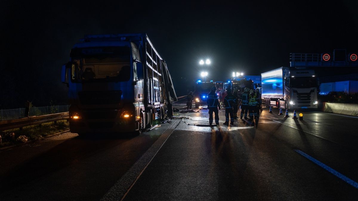 Am späten Donnerstagabend geriet auf der A4 in Richtung Dresden zwischen Jena Zentrum und Stadtroda ein Lastwagen in Brand.