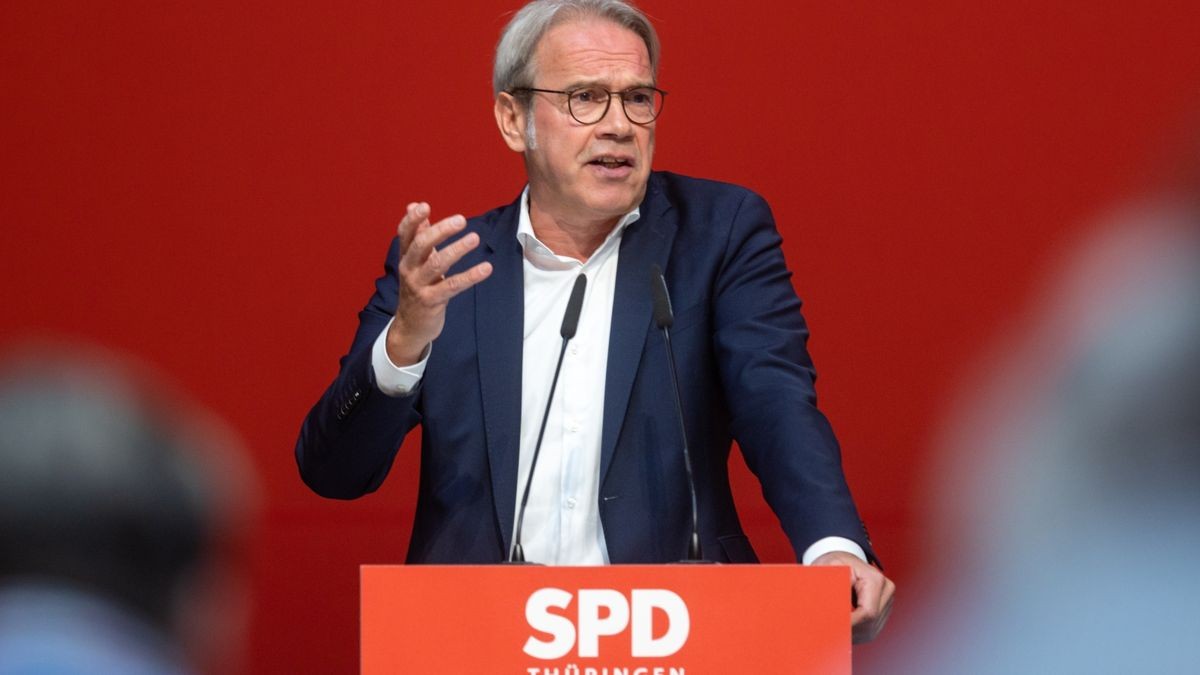 Georg Maier (SPD), Thüringer Innenminister, spricht beim Landesparteitag der SPD Thüringen im Congress Centrum Suhl.