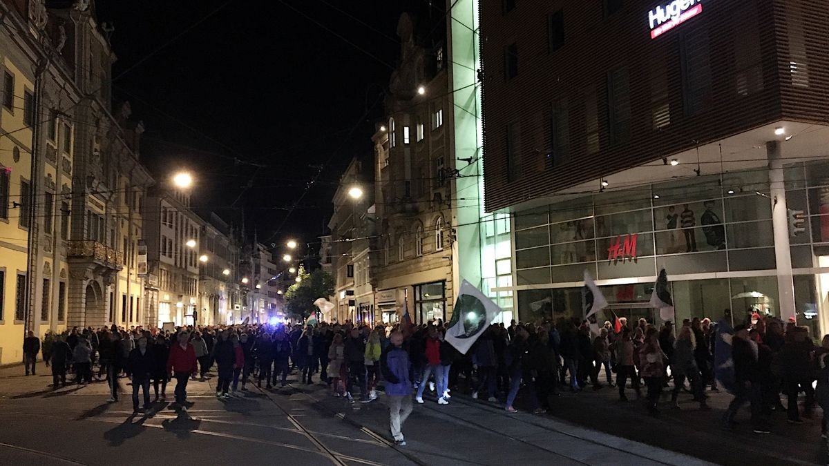 Sie beschränkte sich erneut darauf, die Verkehrssicherheit auf Straßen und im Bereich der Straßenbahntrassen zu gewährleisten.