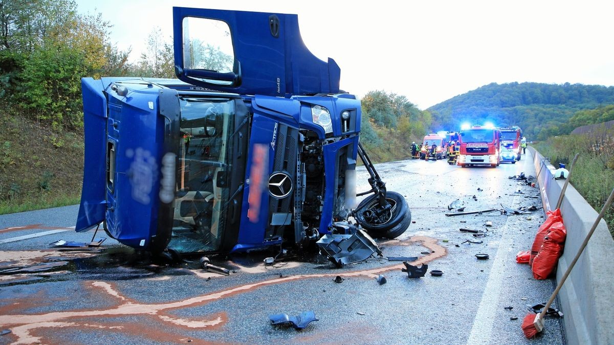 Nahe der Friedetalbrücke bei Sollstedt verunglückte der Lkw-Fahrer.