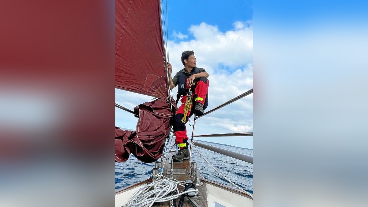 Johannes Li aus Erfurt hat das Fernweh gepackt. Er will allein auf seinem rund sechs Meter langen Zweimaster die ganze Welt umsegeln. 