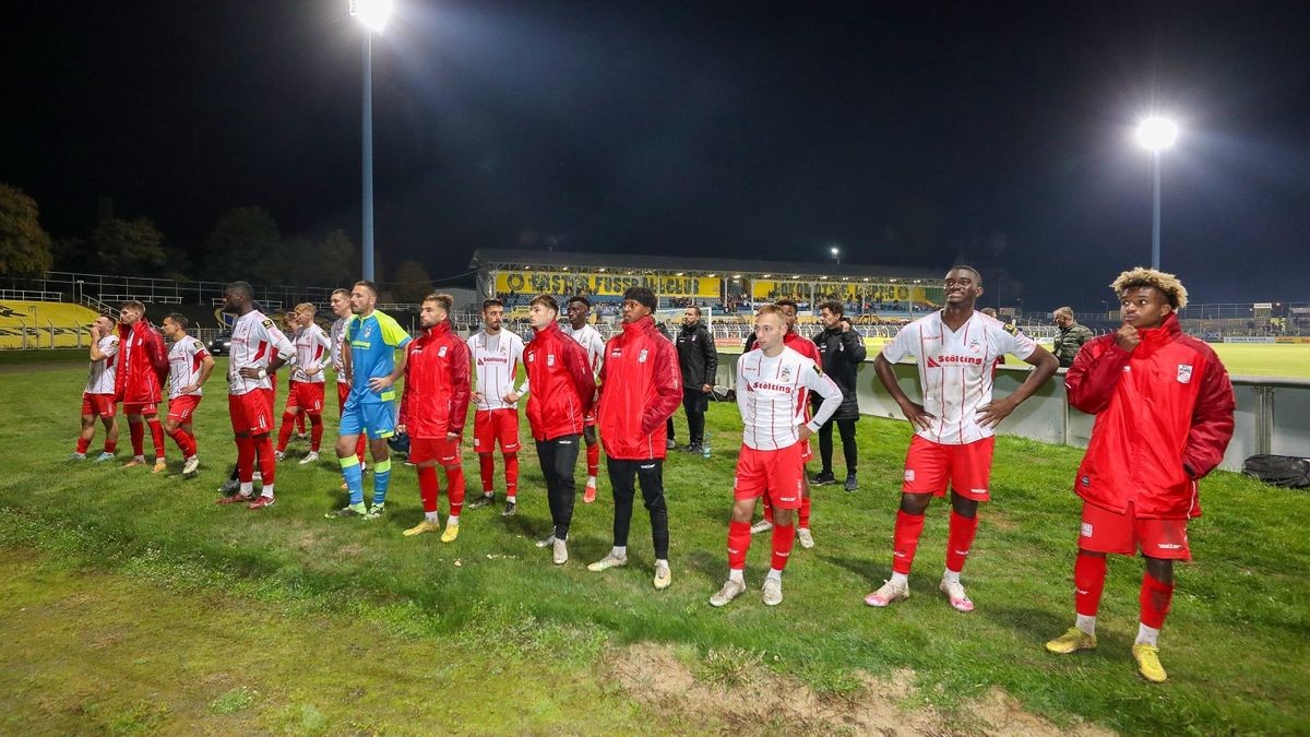 Der FC Rot-Weiß Erfurt hat die erste Auswärtsniederlage in dieser Saison kassiert. Bei Lok Leipzig unterlag der Regionalliga-Aufsteiger vor 5053 Zuschauern unglücklich mit 0:1. Das entscheidende Tor fiel in der 89. Minute