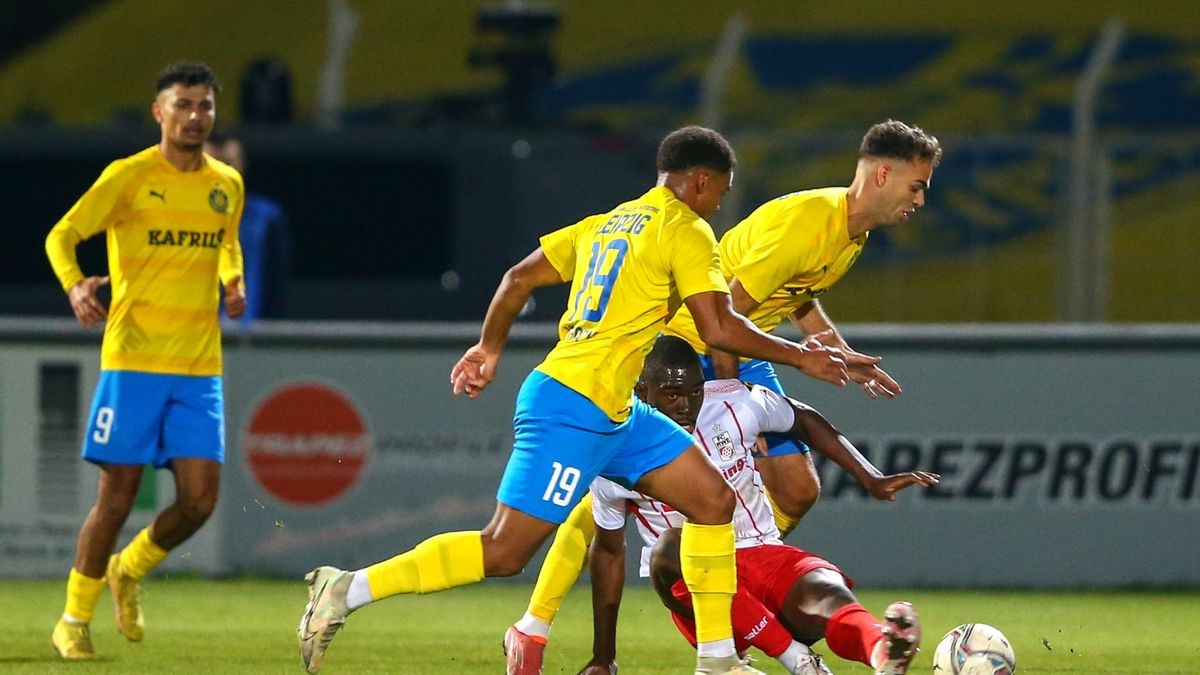 Der FC Rot-Weiß Erfurt hat die erste Auswärtsniederlage in dieser Saison kassiert. Bei Lok Leipzig unterlag der Regionalliga-Aufsteiger vor 5053 Zuschauern unglücklich mit 0:1. Das entscheidende Tor fiel in der 89. Minute