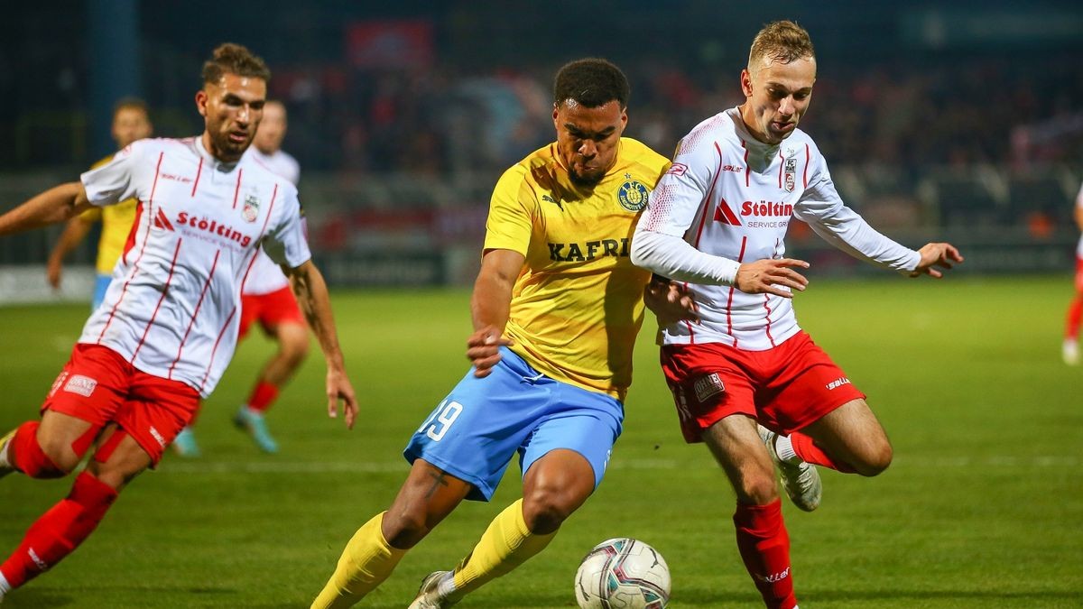 Der FC Rot-Weiß Erfurt hat die erste Auswärtsniederlage in dieser Saison kassiert. Bei Lok Leipzig unterlag der Regionalliga-Aufsteiger vor 5053 Zuschauern unglücklich mit 0:1. Das entscheidende Tor fiel in der 89. Minute