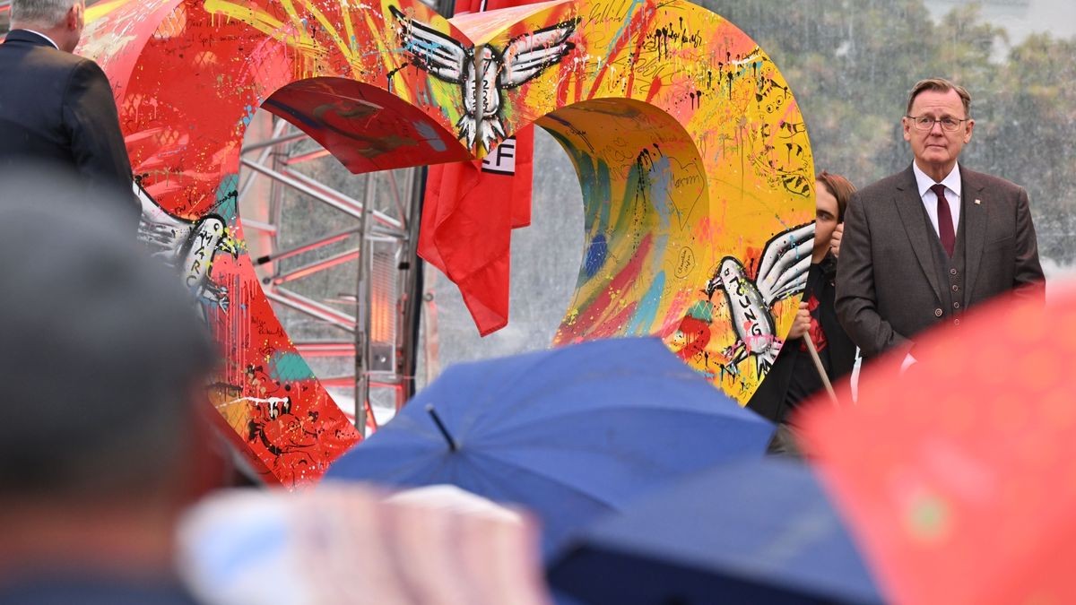 Ministerpräsident Bodo Ramelow beim Auftakt der Einheitsfeier in Erfurt auf dem Domplatz.