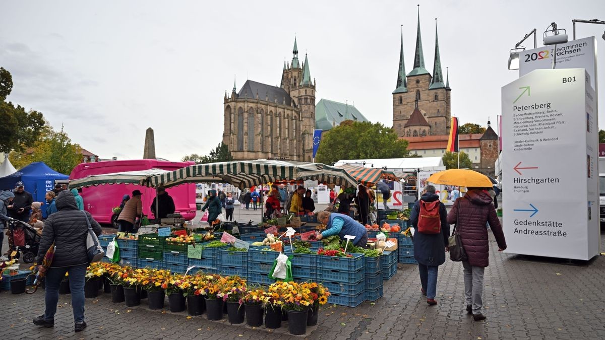 Ein dreitägiges Bürgerfest zum Tag der Deutschen Einheit in der Landeshauptstadt Erfurt wird auf dem Domplatz eröffnet.