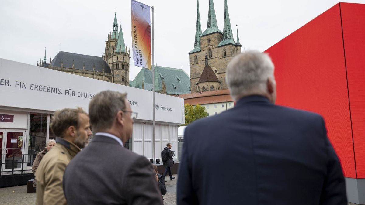 Andreas Bausewein und Bodo Ramelow auf dem Domplatz zum Tag der Deutschen Einheit 2022 in Erfurt