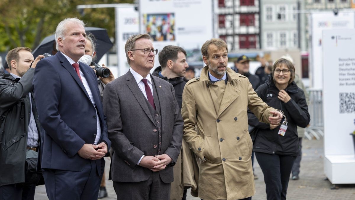 Andreas Bausewein und Bodo Ramelow auf dem Domplatz zum Tag der Deutschen Einheit 2022 in Erfurt