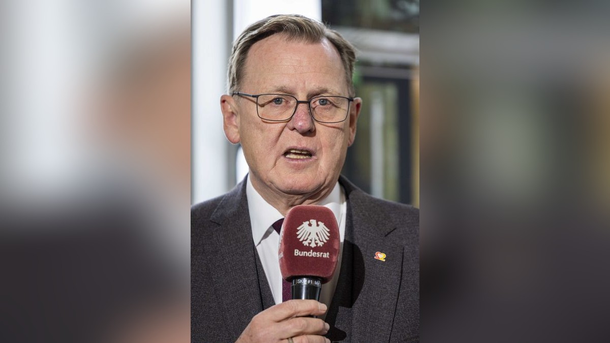 Bodo Ramelow im Zelt des Bundesrates auf dem Domplatz zum Tag der Deutschen Einheit 2022 in Erfurt