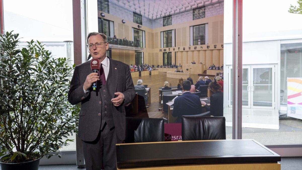 Bodo Ramelow im Zelt des Bundesrates auf dem Domplatz zum Tag der Deutschen Einheit 2022 in Erfurt