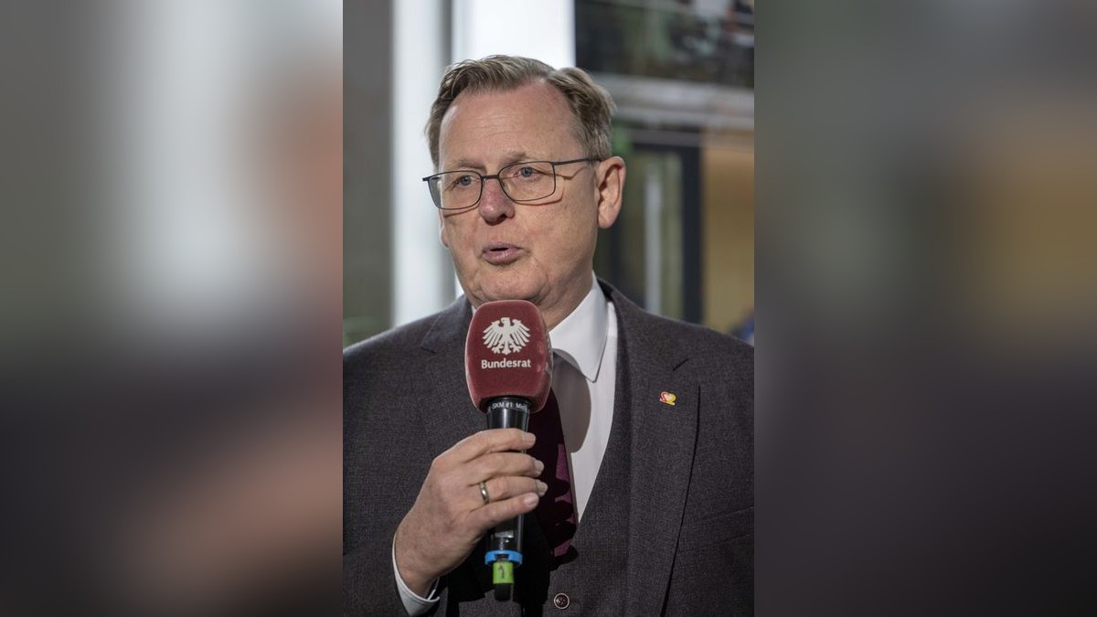 Bodo Ramelow im Zelt des Bundesrates auf dem Domplatz zum Tag der Deutschen Einheit 2022 in Erfurt