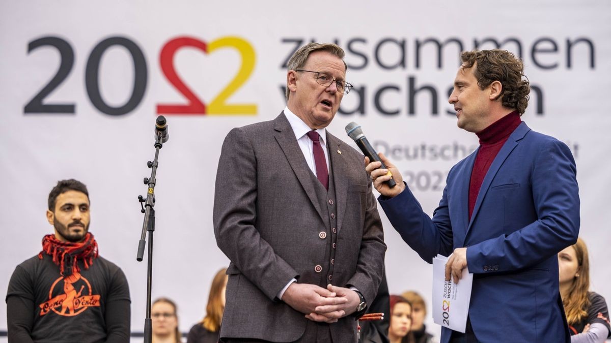 Bodo Ramelow und Stefan Ganß auf der Eröffnungsveranstaltung auf dem Domplatz zum Tag der Deutschen Einheit 2022 in Erfurt