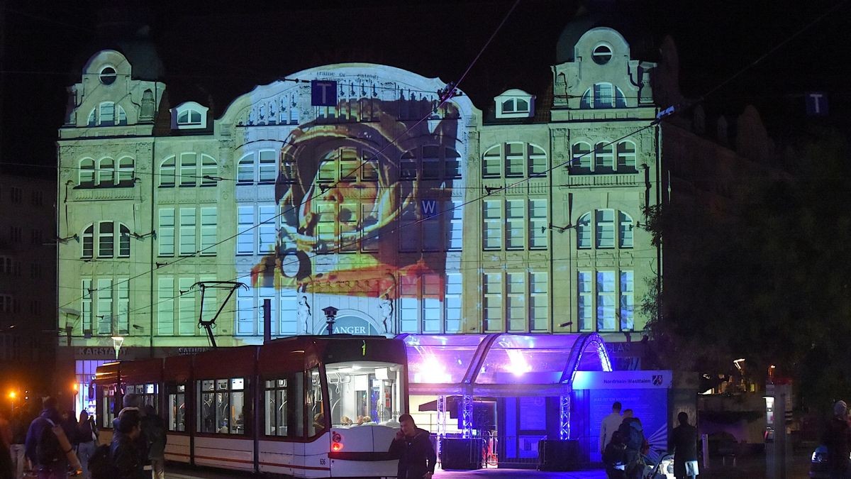 Abendinszenierung am Kaufhaus Anger 1.