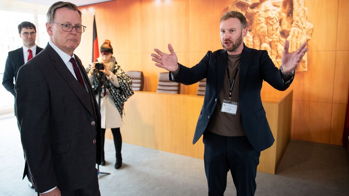 Rundgang des Ministerpräsidenten Bodo Ramelow (Die Linke), hier im Zelt des Bundesverfassungsgerichts.