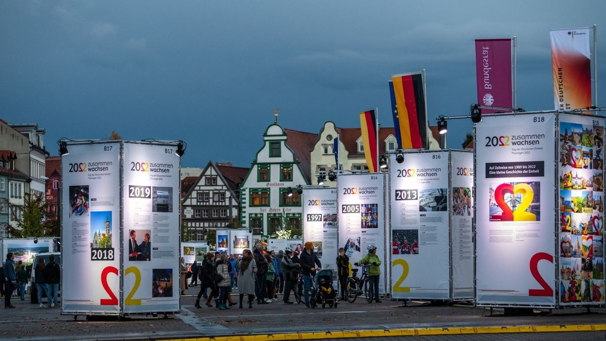 Eine Zeitstrahl-Ausstellung von 1989/1990 bis zur Gegenwart im Rahmen der Feierlichkeiten zum Tag der Deutschen Einheit.