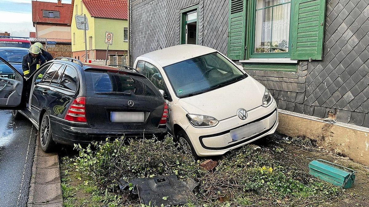 Eine Katze soll schuld an diesem Unfall sein, der sich in Windehausen ereignet hat.