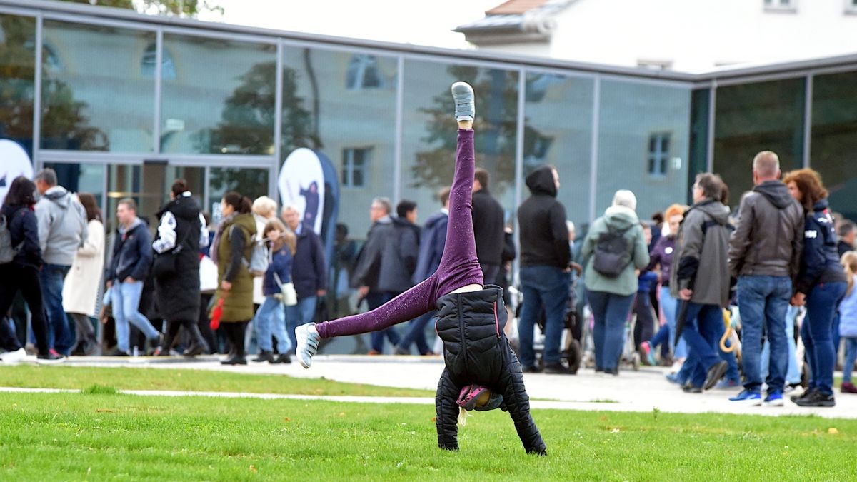 Gute Stimmung unter den Besuchern des Bürgerfests auf dem Petersberg