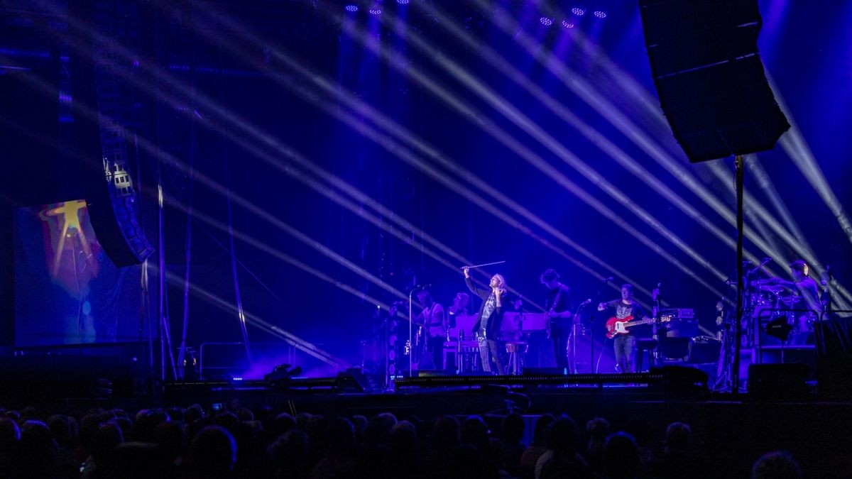 David Garrett spielt mit seiner Band vor über 4000 Gästen in der Erfurter Messehalle sein 