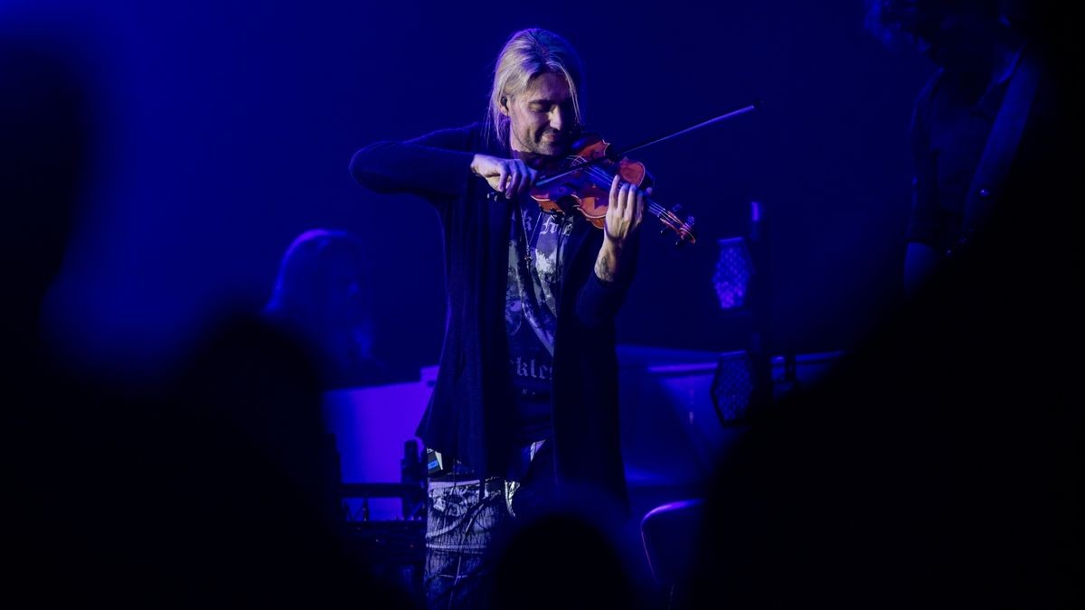 David Garrett spielt mit seiner Band vor über 4000 Gästen in der Erfurter Messehalle sein 