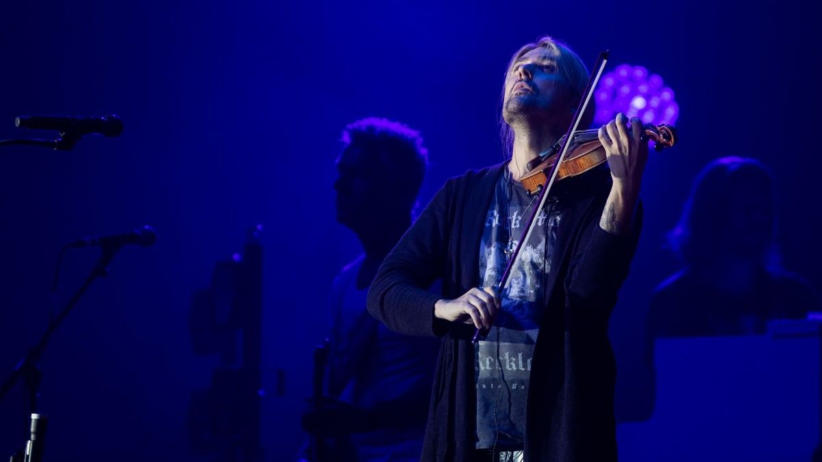 David Garrett spielt mit seiner Band vor über 4000 Gästen in der Erfurter Messehalle sein 