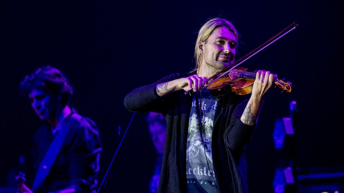 David Garrett spielt mit seiner Band vor über 4000 Gästen in der Erfurter Messehalle sein 