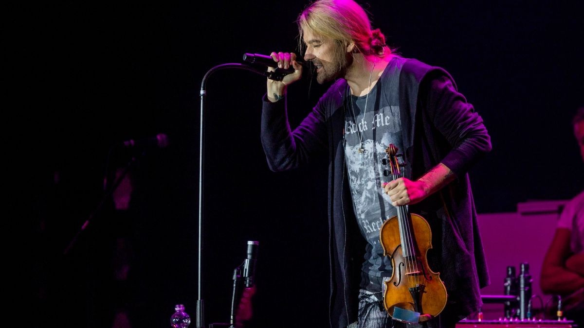 David Garrett spielt mit seiner Band vor über 4000 Gästen in der Erfurter Messehalle sein 