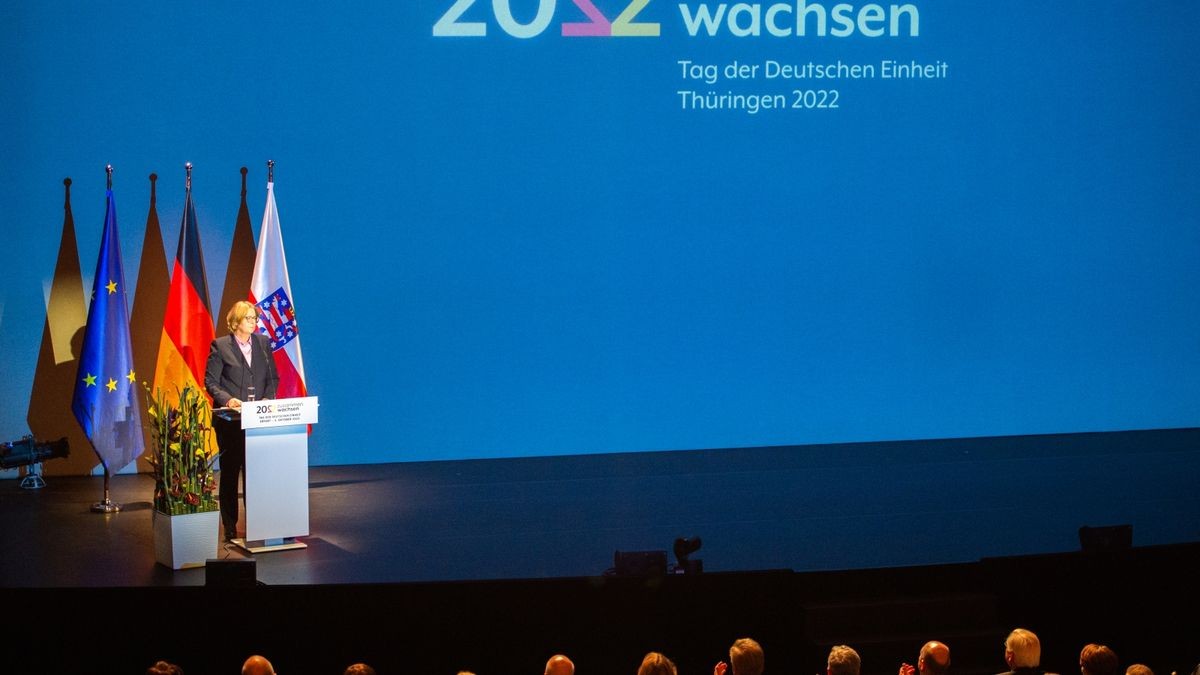 Bundestagspräsidentin Bärbel Bas bei ihrer Rede im Theater Erfurt.