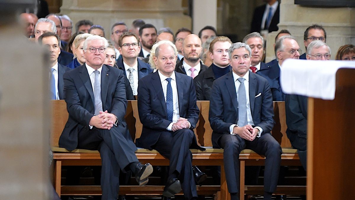 Vor dem Festakt im Theater gab es einen ökumenischen Gottesdienst im Mariendom. Damit begann die deutschlandweit zentrale Feier zum Tag der Deutschen Einheit in Erfurt.