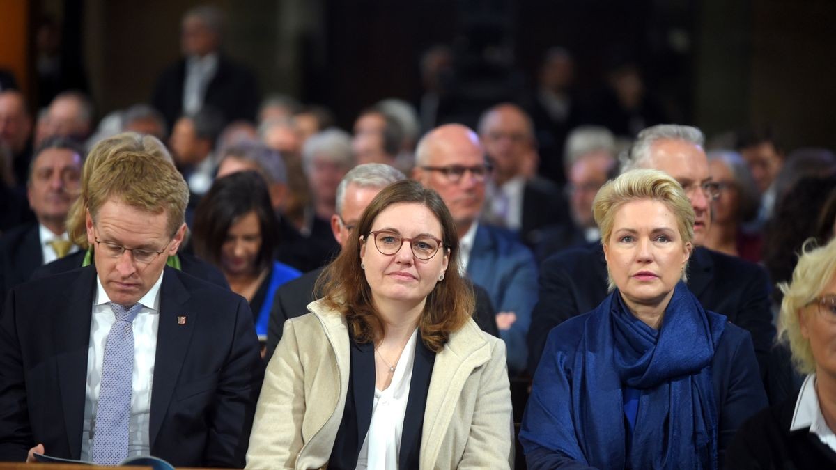 Vor dem Festakt im Theater gab es einen ökumenischen Gottesdienst im Mariendom. Damit begann die deutschlandweit zentrale Feier zum Tag der Deutschen Einheit in Erfurt.