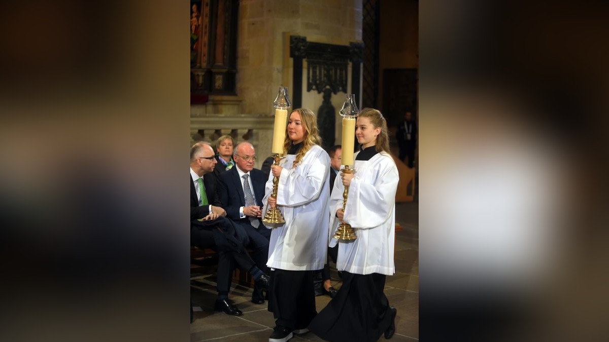 Vor dem Festakt im Theater gab es einen ökumenischen Gottesdienst im Mariendom. Damit begann die deutschlandweit zentrale Feier zum Tag der Deutschen Einheit in Erfurt.