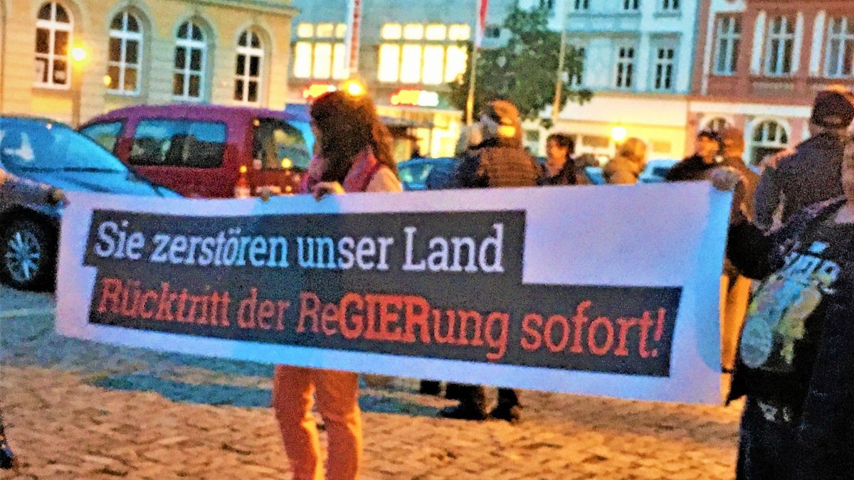 In Mühlhausen formierte sich am Montagabend erneut Protest gegen die aktuelle Bundespolitik. Der Protestzug startete und endete am Obermarkt.