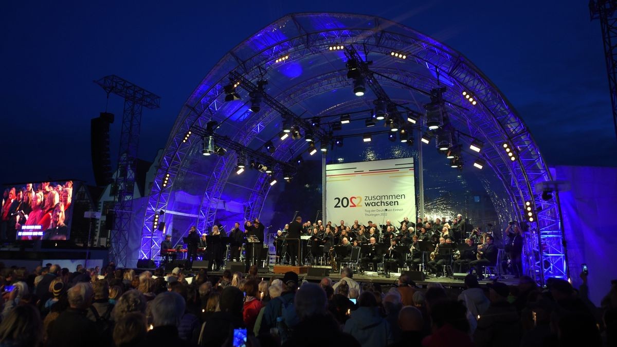 Bühnenprogramm auf dem Domplatz und Abschluss „3. Oktober Deutschland singt und klingt“