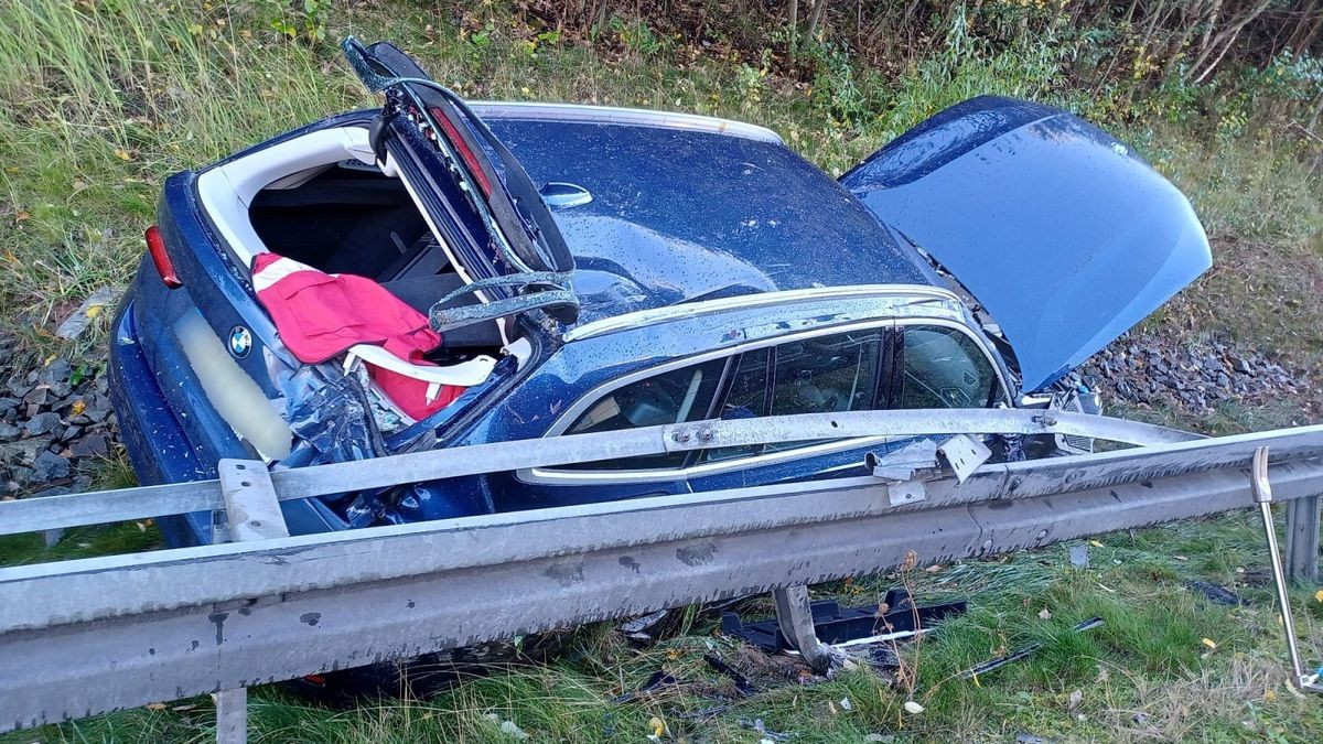 Als Unfallursache vermutet die Autobahnpolizei Aquaplaning und eine den Witterungsbedingungen nicht angepasste Geschwindigkeit.