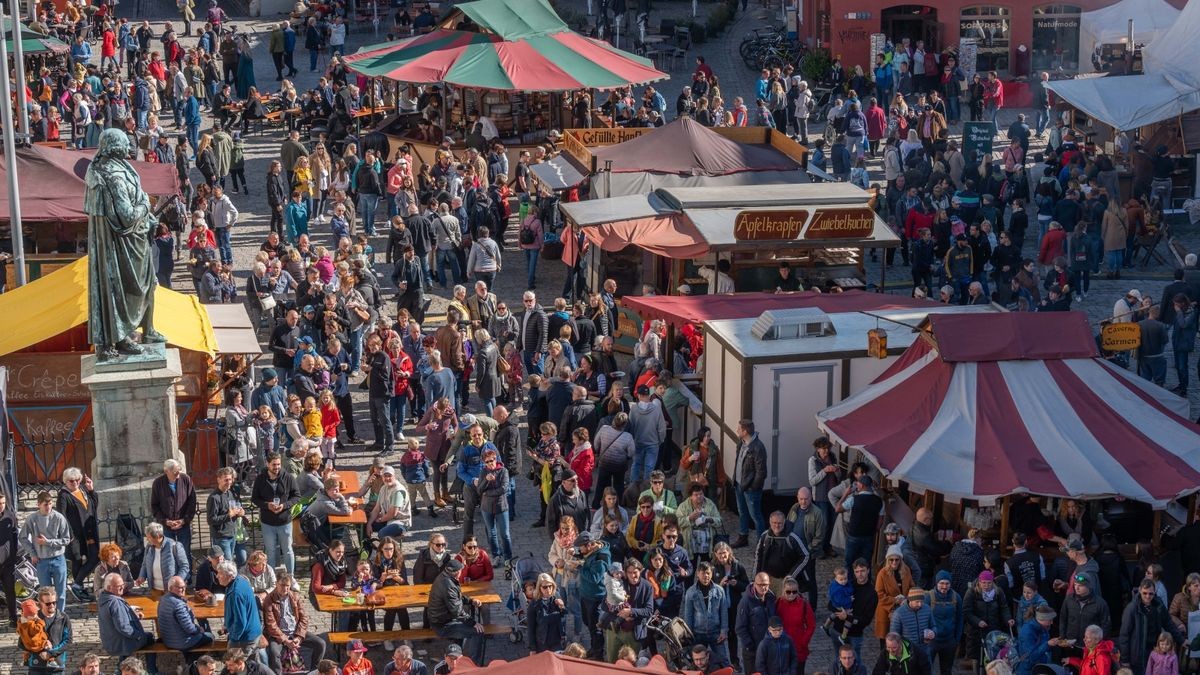 Großer Andrang herrschte an den drei Zwiebelmarkttagen auf den Straßen und Plätzen in der Weimarer Innenstadt. 