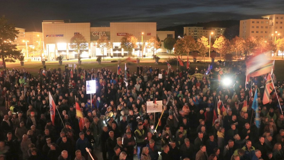 In Gera haben sich wieder viele Menschen einer Demonstration gegen die Politik der Bundesregierung angeschlossen.