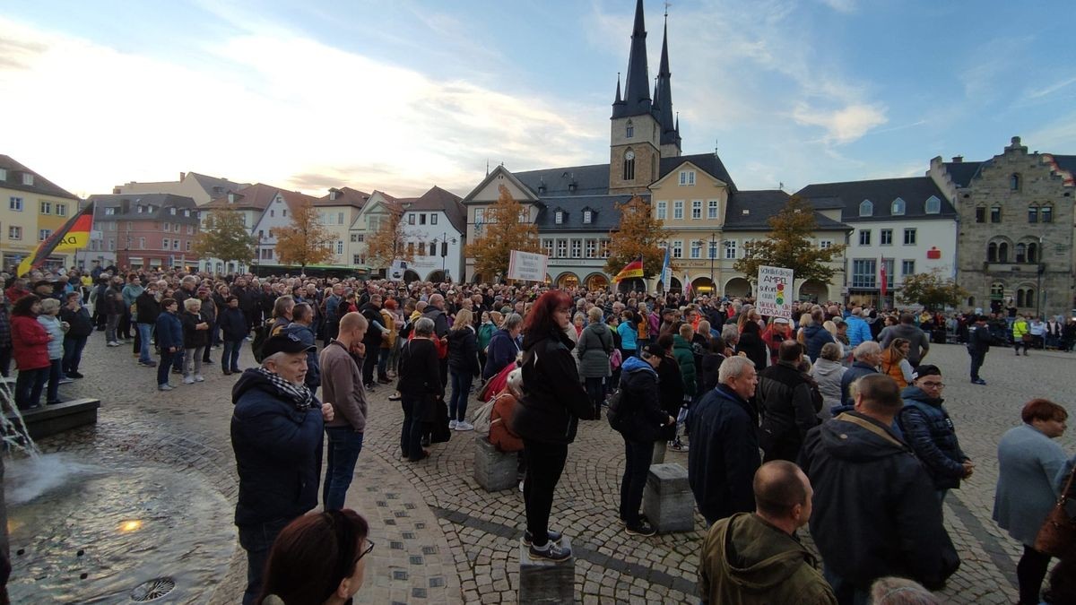 Kundgebung auf dem Marktplatz in Saalfeld am Montagabend.