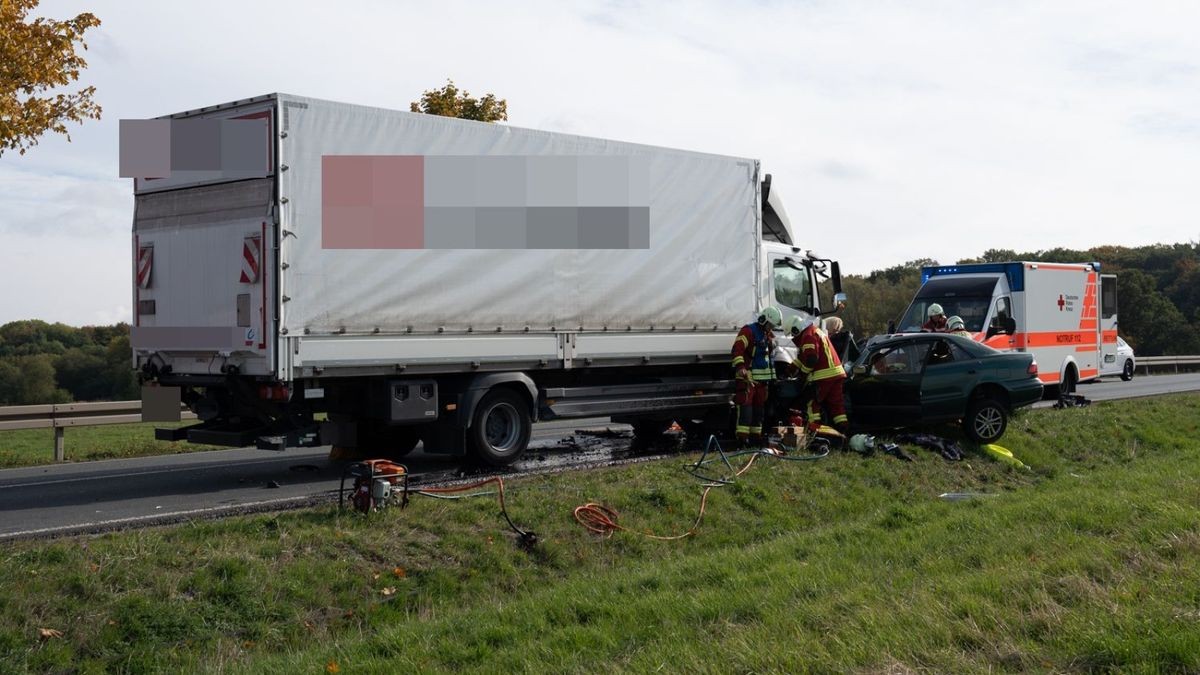 Die Polizeiinspektion Weimar hat die Ermittlungen zum Unfallhergang aufgenommen.