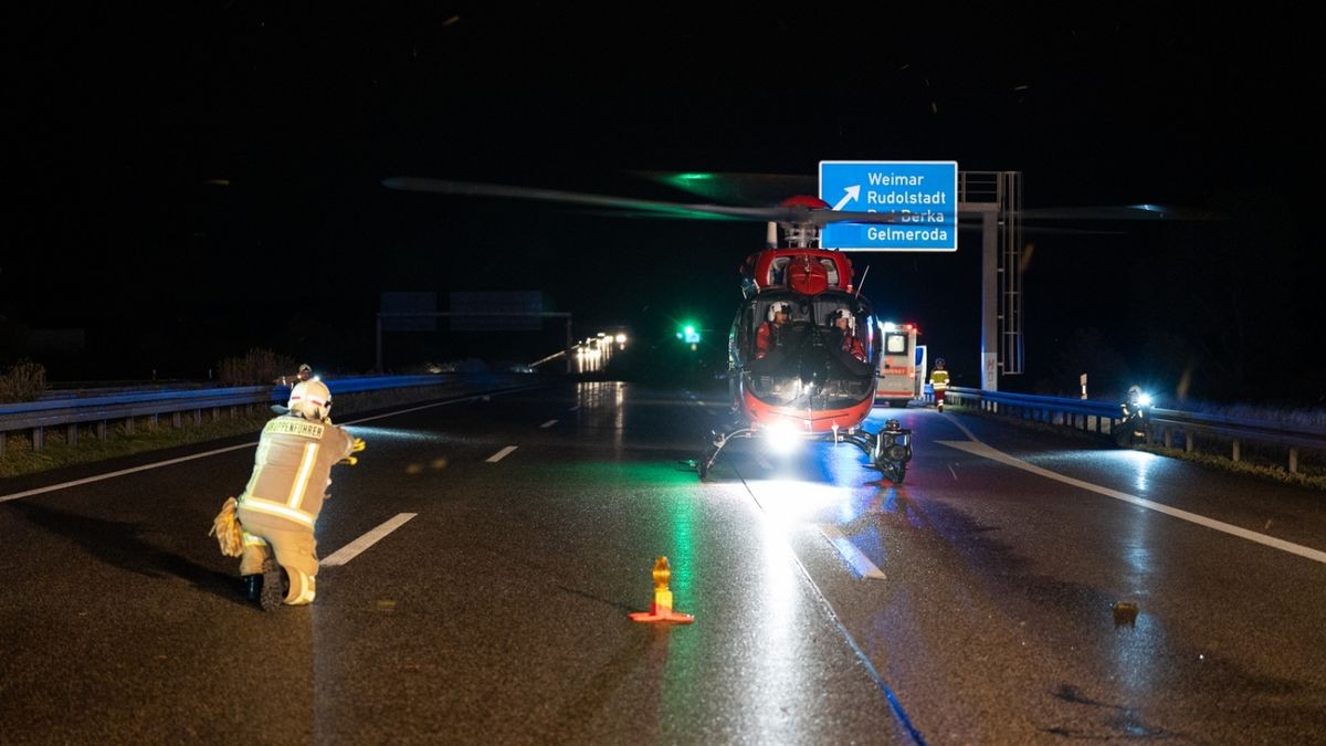 Am Freitagabend kam es auf der A4 kurz vor der Anschlussstelle Weimar in Fahrtrichtung Frankfurt am Main zu einem schweren Verkehrsunfall. Drei Personen wurden schwer verletzt.