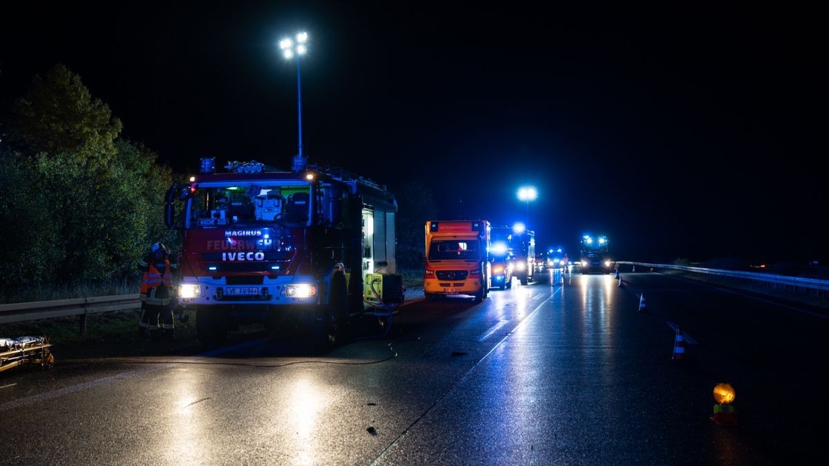 Während der Rettungs- und Bergungsmaßnahmen musste die Autobahn in Richtung Frankfurt für rund 90 Minuten voll gesperrt werden.