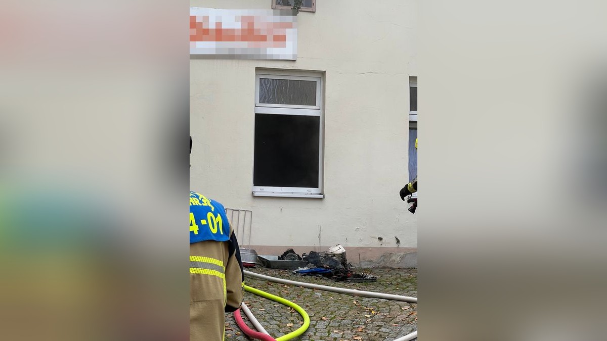 Gegen 13 Uhr war der Brand gelöscht und die Einsatzkräfte konnten wieder abrücken.