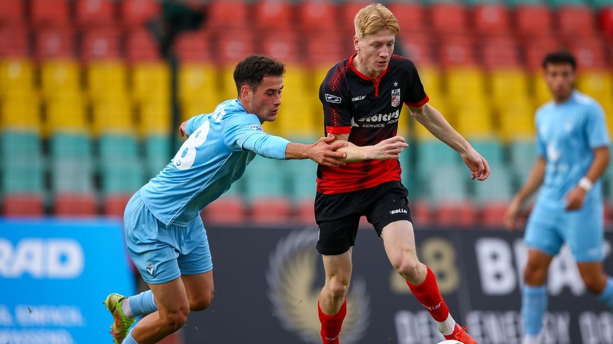 Rot-Weiß Erfurt hat in der Fußball-Regionalliga seinen fünften Saisonsieg gefeiert. Die Erfurter gewannen bei Viktoria Berlin mit 2:1 und klettern damit auf Rang 4 in der Tabelle.