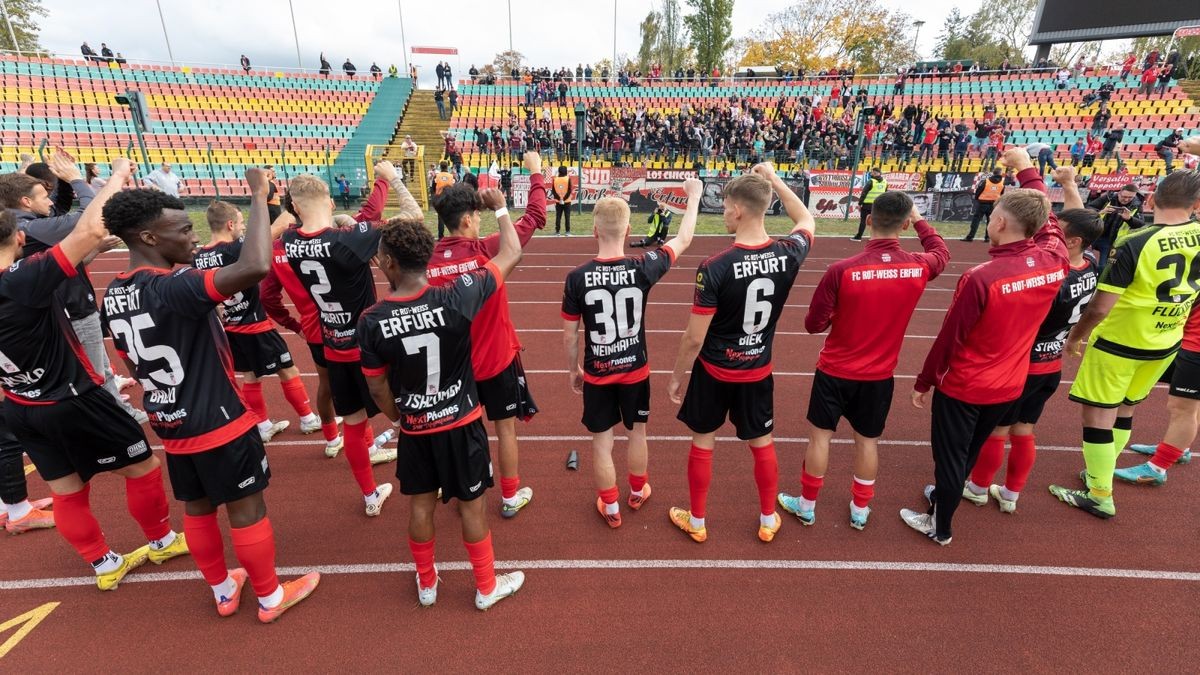 Rot-Weiß Erfurt hat in der Fußball-Regionalliga seinen fünften Saisonsieg gefeiert. Die Erfurter gewannen bei Viktoria Berlin mit 2:1 und klettern damit auf Rang 4 in der Tabelle.