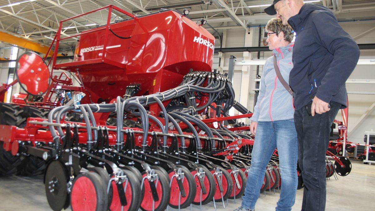 Den ersten Tag der offenen Tür beim Landtechnik-Hersteller Horsch in Ronneburg nutzten am Samstag Hunderte Gäste und bestaunten die neue Produktionshalle.