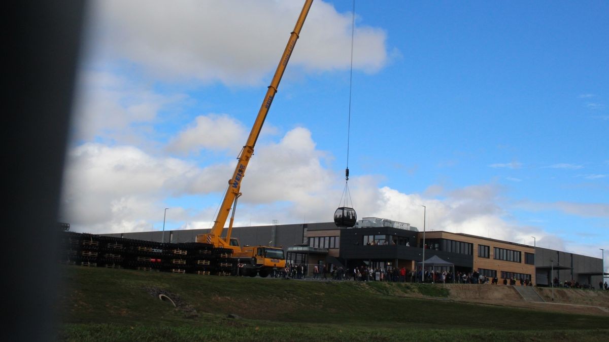 Den ersten Tag der offenen Tür beim Landtechnik-Hersteller Horsch in Ronneburg nutzten am Samstag Hunderte Gäste und bestaunten die neue Produktionshalle.